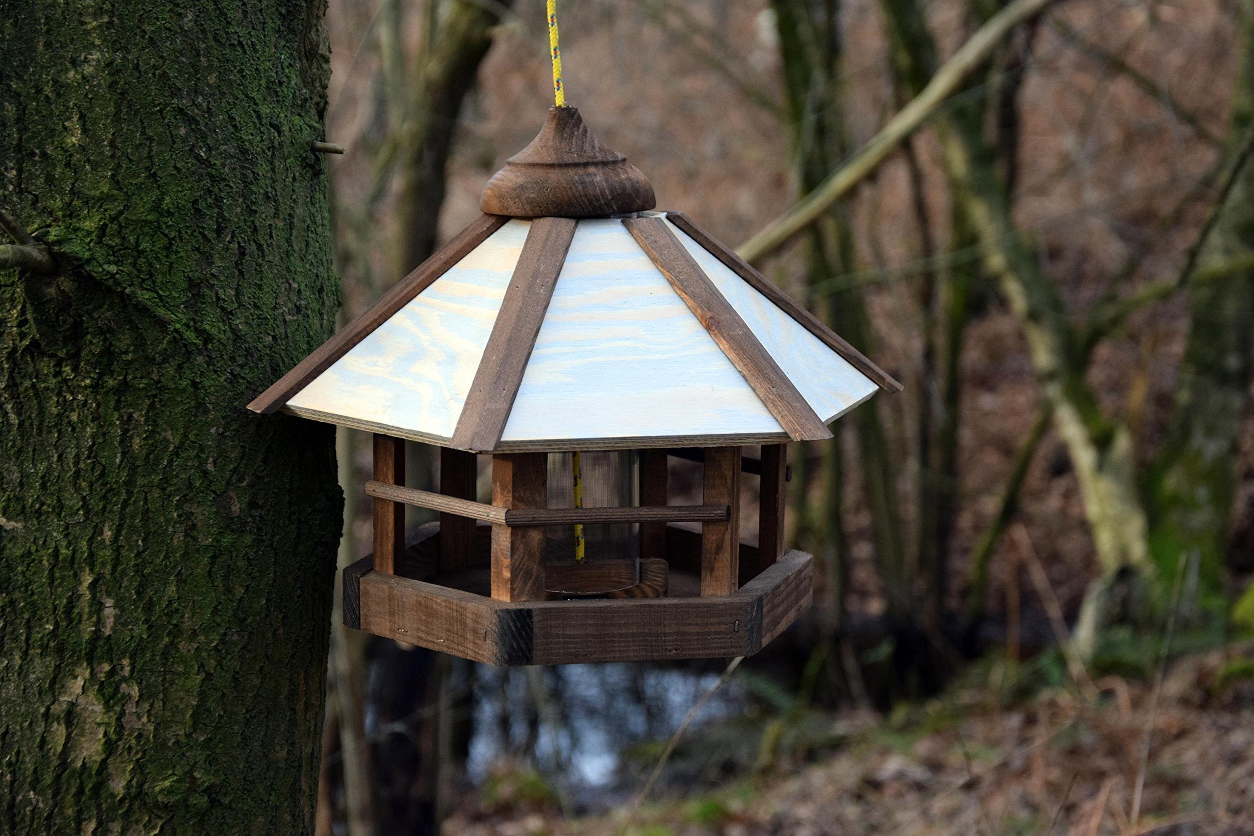 dobar? 21390 Camouflage Bird Feeder Made of Wood - Hanging Bird House - Includes Feeder - Compact Bird Villa - 35 x 35 x 29 cm - Brown/Beige/Grey