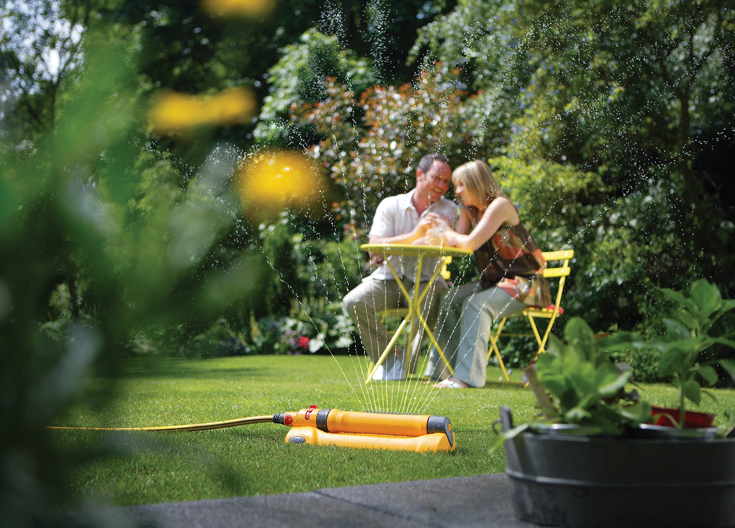 HOZELOCK - Rectangular Oscillating Sprinkler Pro 200 m? : Medium-area Rectangular Spray Sprinkler, Ideal for Lawns and Established Plants, Adjustable