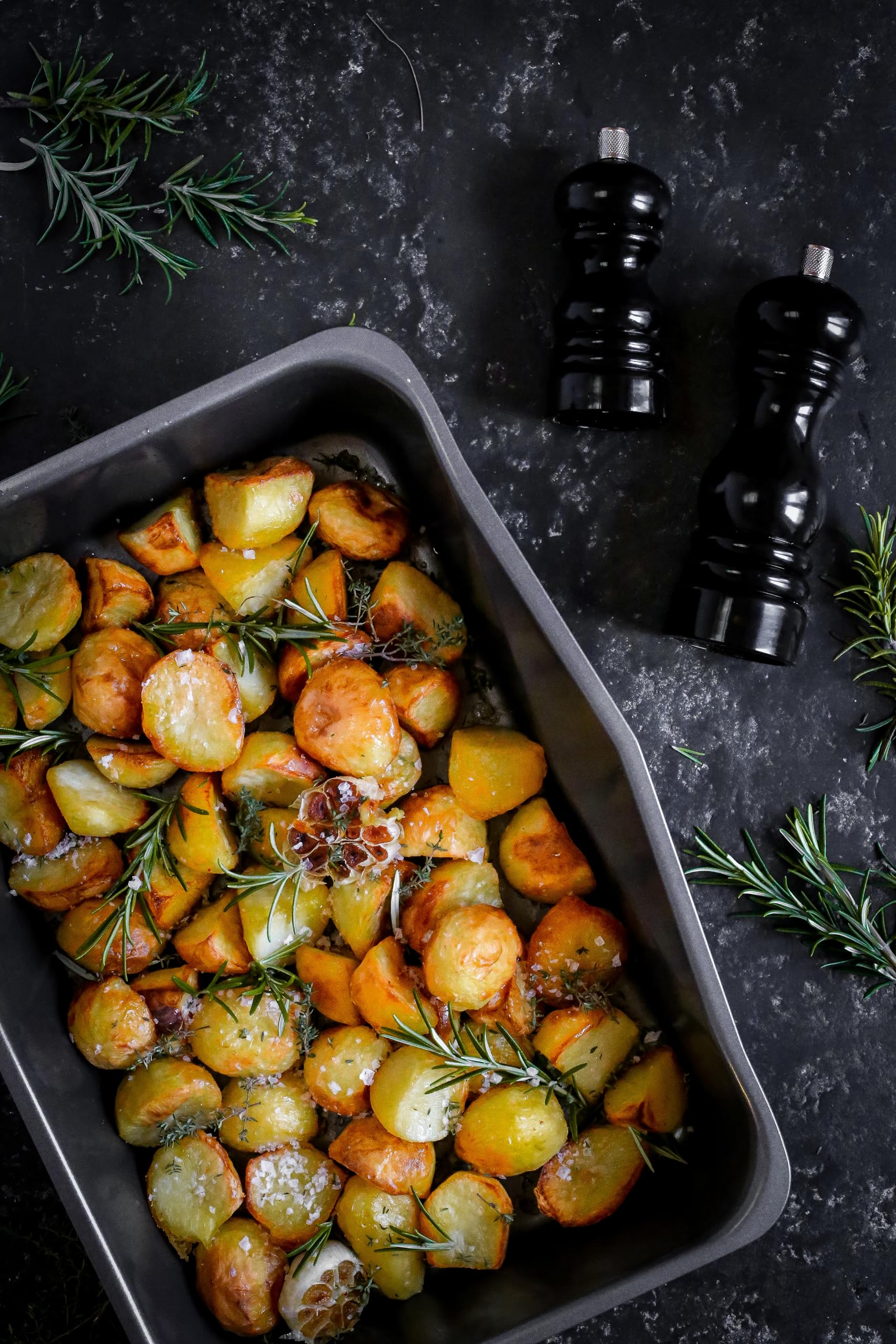 MasterClass Smart Space Stacking PTFE, PFOA and BPA Free Non-Stick Bakeware Set, 7 Piece Baking Trays, Gift Boxed, Grey