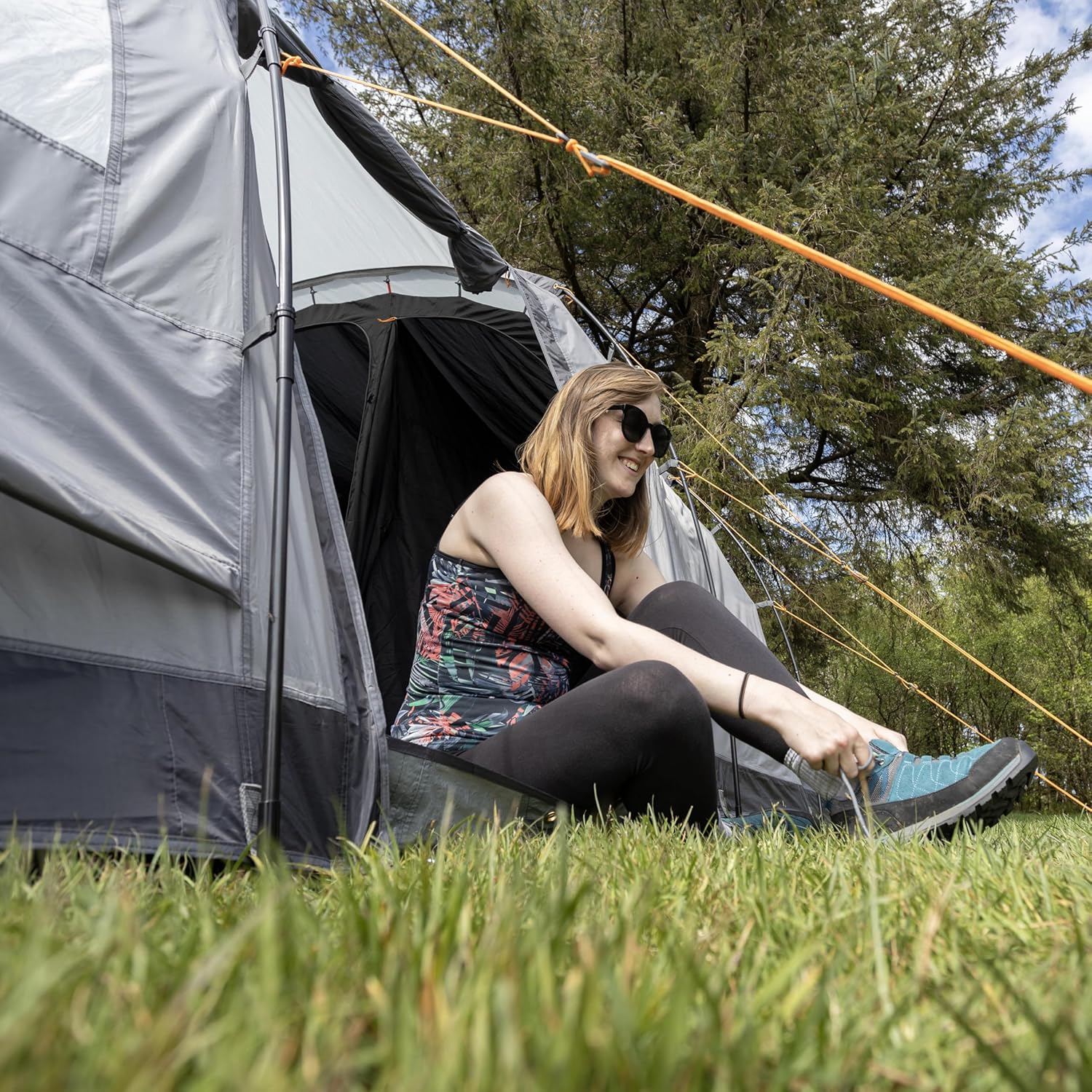 Vango Purbeck 600XL Family Tent [Amazon Exclusive], Large 6 Man Tent with 3 Rooms, Enclosed Porch Area, Double Living Area, Climate Windows - Vivid Grey