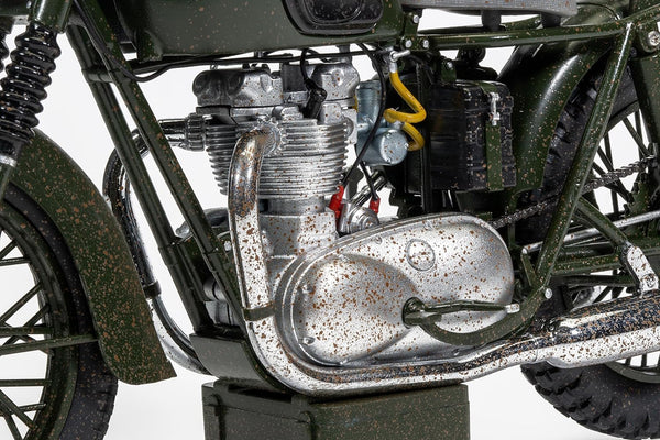 Corgi Diecast Model Cars - CC08501 The Great Escape - Triumph TR6 Trophy (Weathered) - Men, Women & Kids Souvenir Gifts from UK - Small Die Cast Toy Car Models for Boys, Gift for Motor Enthusiasts