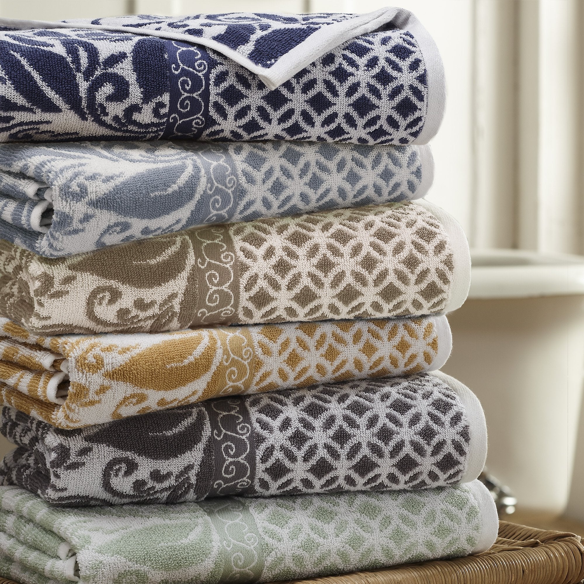 Amrapur Modern Threads Trefoil Filigree 6-Piece Reversible Yarn Dyed Jacquard Towel Set - Bath Towels, Hand Towels, & Washcloths - Super Absorbent &
