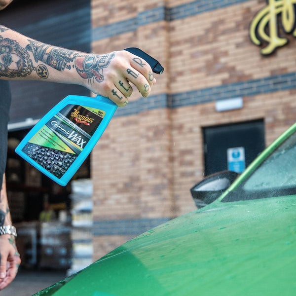 Meguiar's DELKITV2 Deluxe Car Care Kit V2 including Hybrid Ceramic Spray Wax