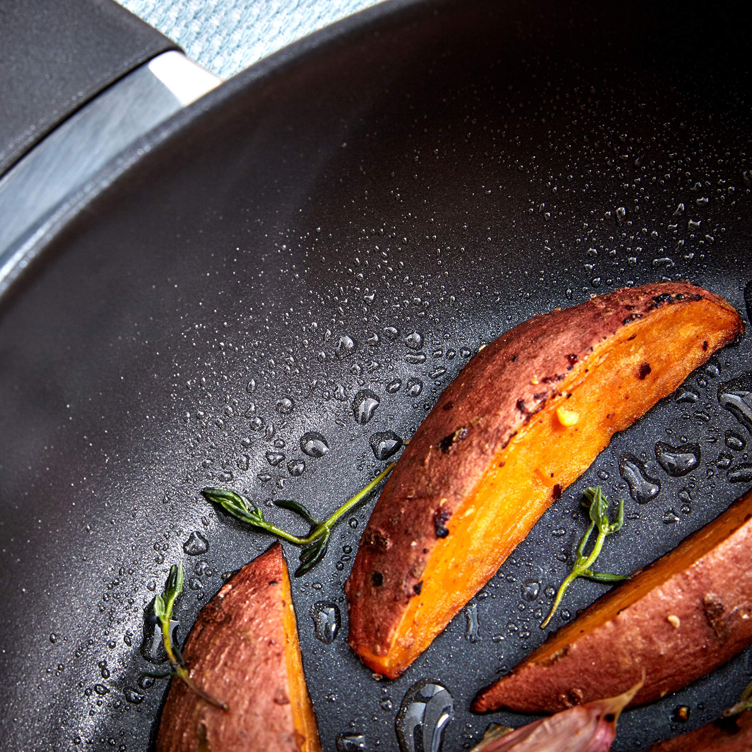 Judge Vista J232A Stainless Steel Non-Stick Large Sauteuse 28cm Frying Pan with Shatterproof Glass Lid, Induction Ready, Oven Safe, 25 Year Guarantee