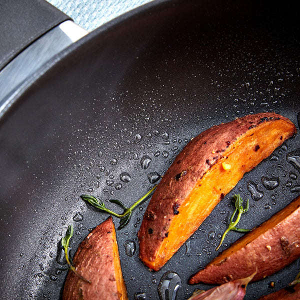 Judge Vista J232A Stainless Steel Non-Stick Large Sauteuse 28cm Frying Pan with Shatterproof Glass Lid, Induction Ready, Oven Safe, 25 Year Guarantee