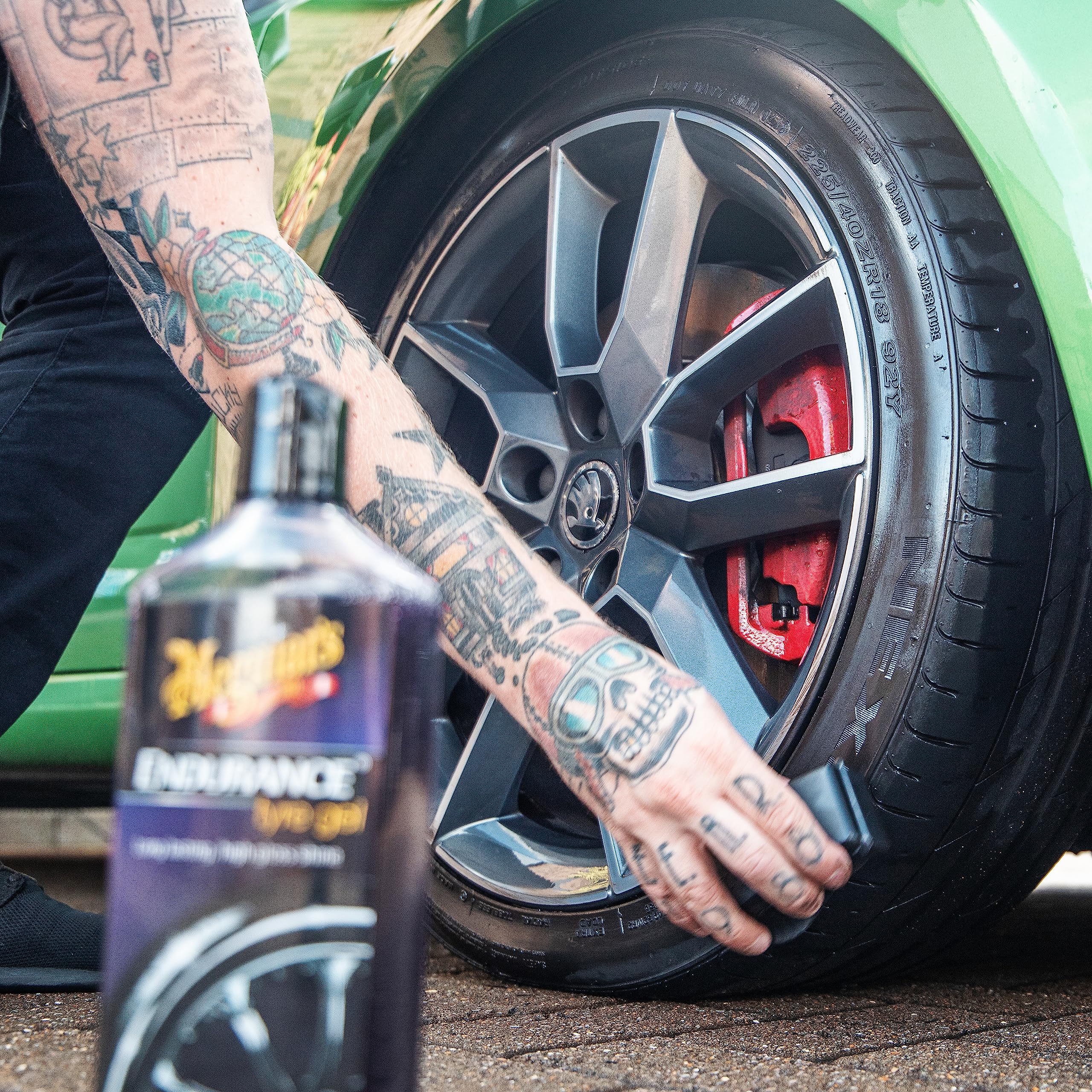 Meguiar's DELKITV2 Deluxe Car Care Kit V2 including Hybrid Ceramic Spray Wax