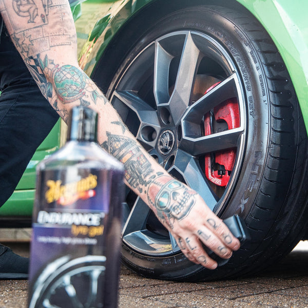 Meguiar's DELKITV2 Deluxe Car Care Kit V2 including Hybrid Ceramic Spray Wax