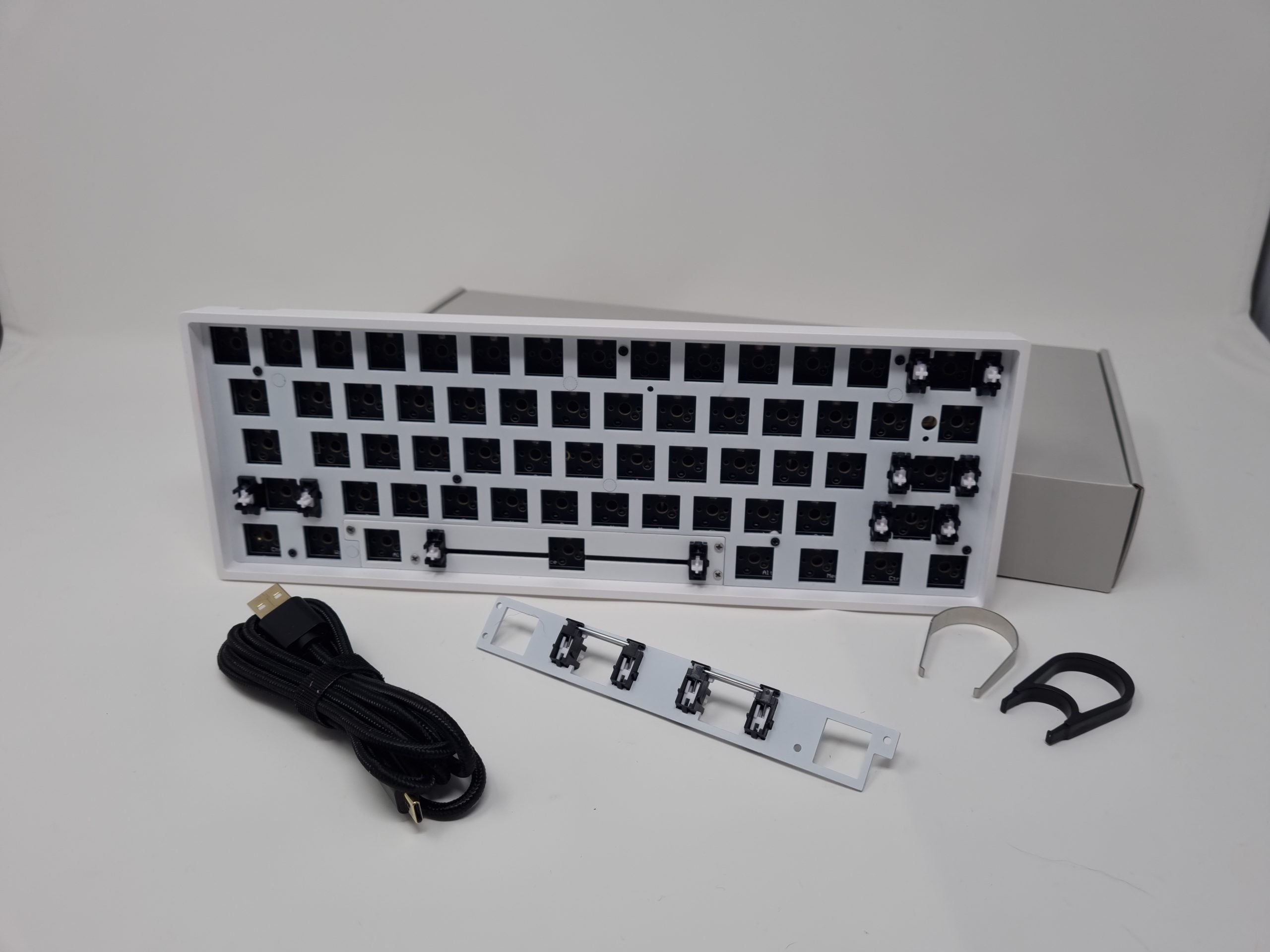 SkyLoong GK61XS CNC 60% Hot Swap DIY Mechanical Keyboard - Bluetooth