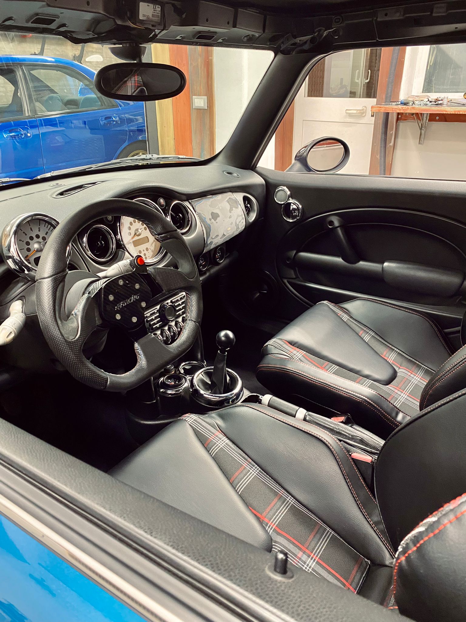 Simoni Racing x1 Individual Universal Plaid Check Tartan GT Jackie x1 Bucket Seat Black & Red inc Base Mounted Slide Runners