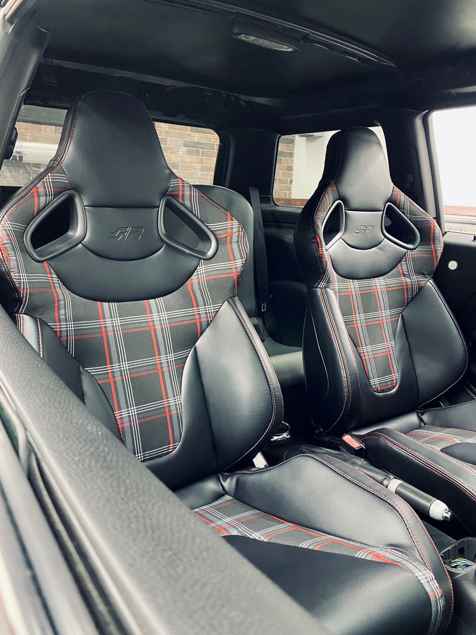 Simoni Racing Universal Plaid Check Tartan GT Jackie x1 Bucket Seat Black & Red inc Base Mounted Slide Runners