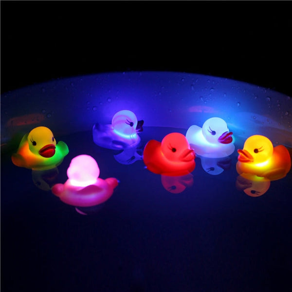 2 PCS LED Water Induction Light Duck Baby Bath Toys, Random Color Delivery, Light Duck Bath Toy