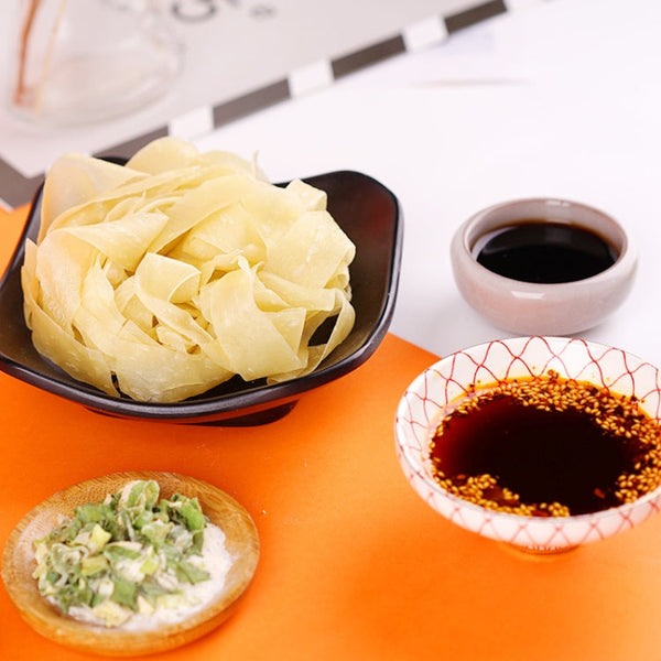 A KUAN Red Oil Noodles Instant Noodles For Breakfast And Late Night Snacks New And Old Package Random Delivery