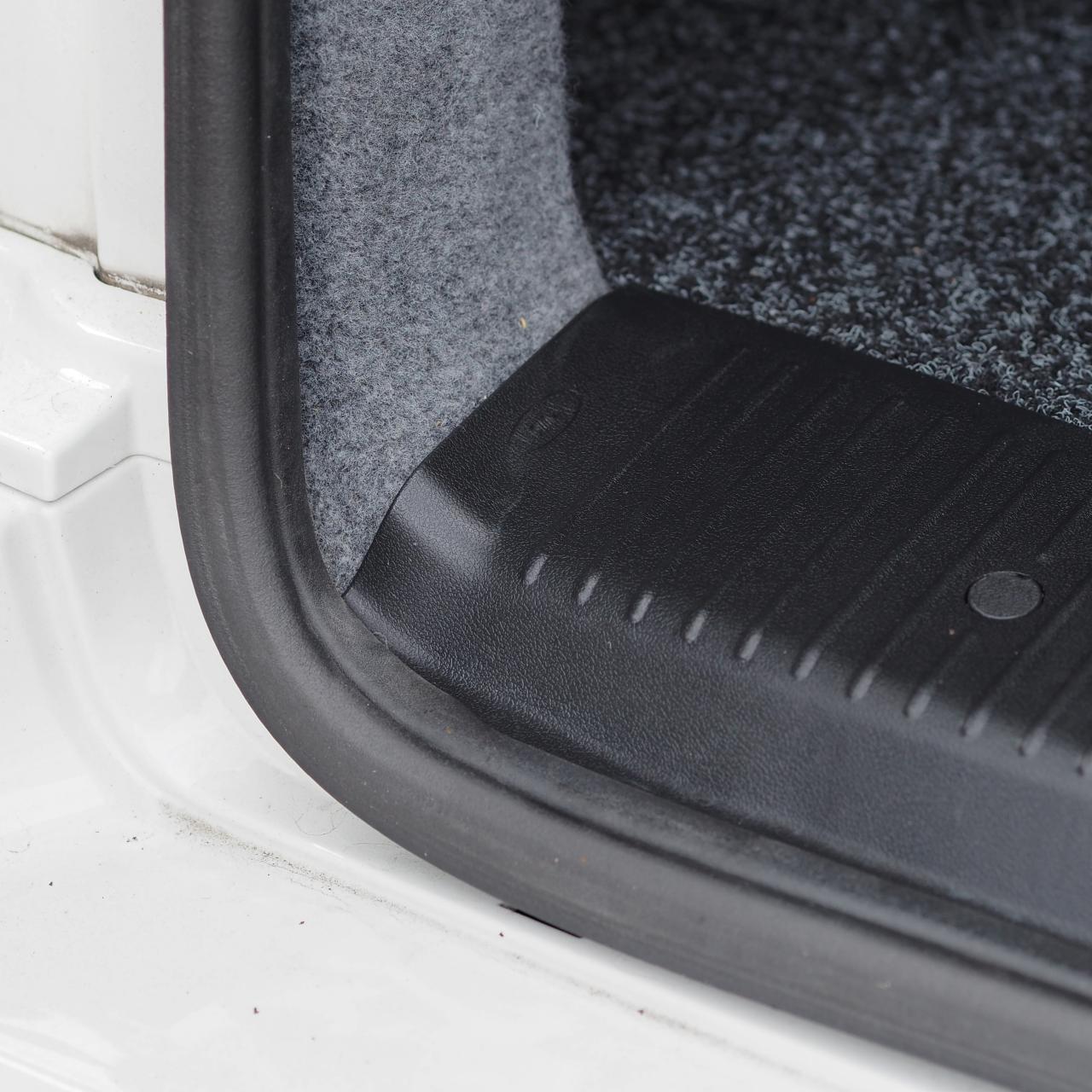 For VW T6 V2 Transporter Rear Threshold Cover Tailgate / Single Door Plastic Full Length
