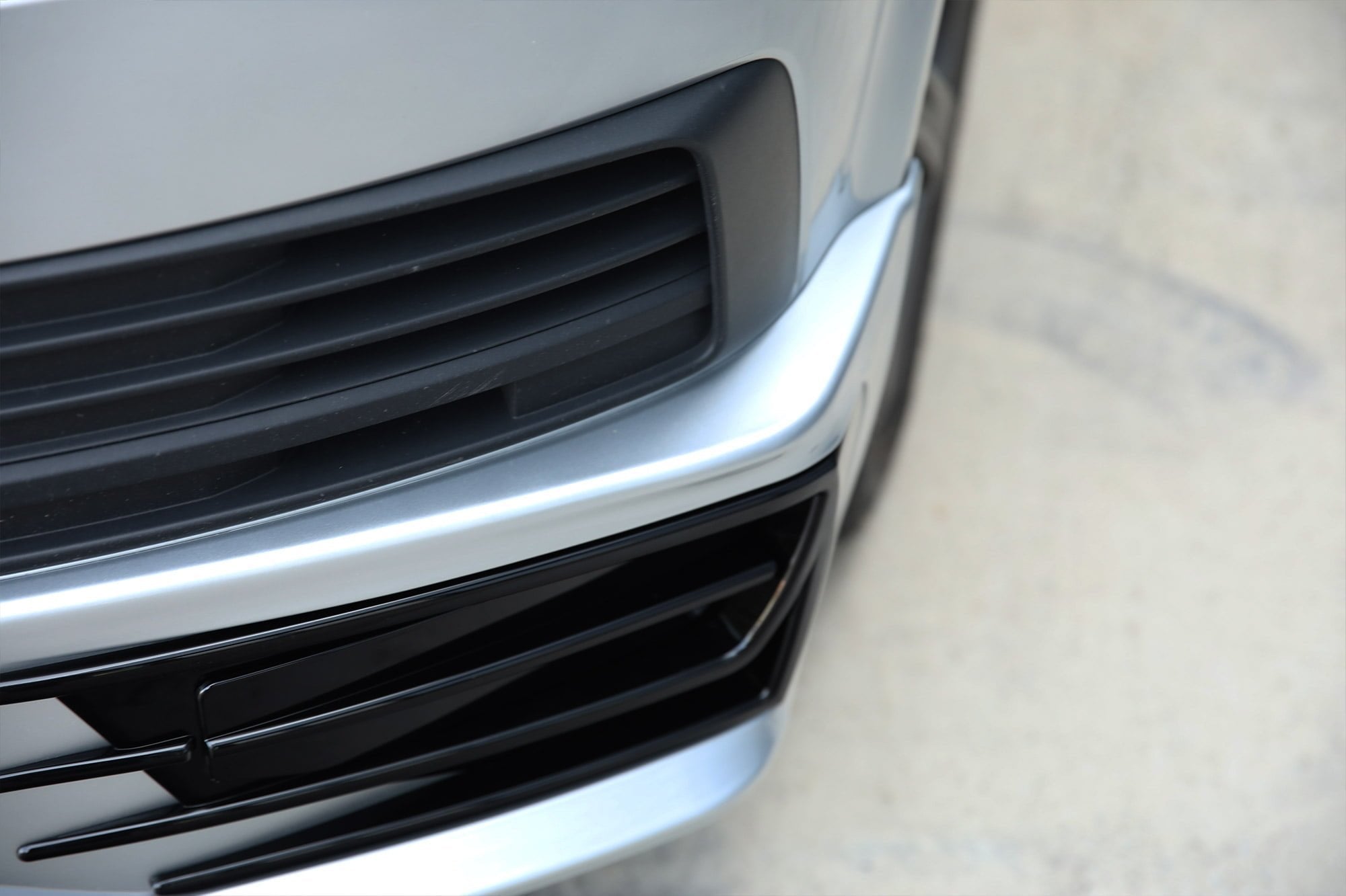 For VW T6 Transporter Front Sportline Style Spoiler – B-Grade | Ideal for Repainting & Custom Respray