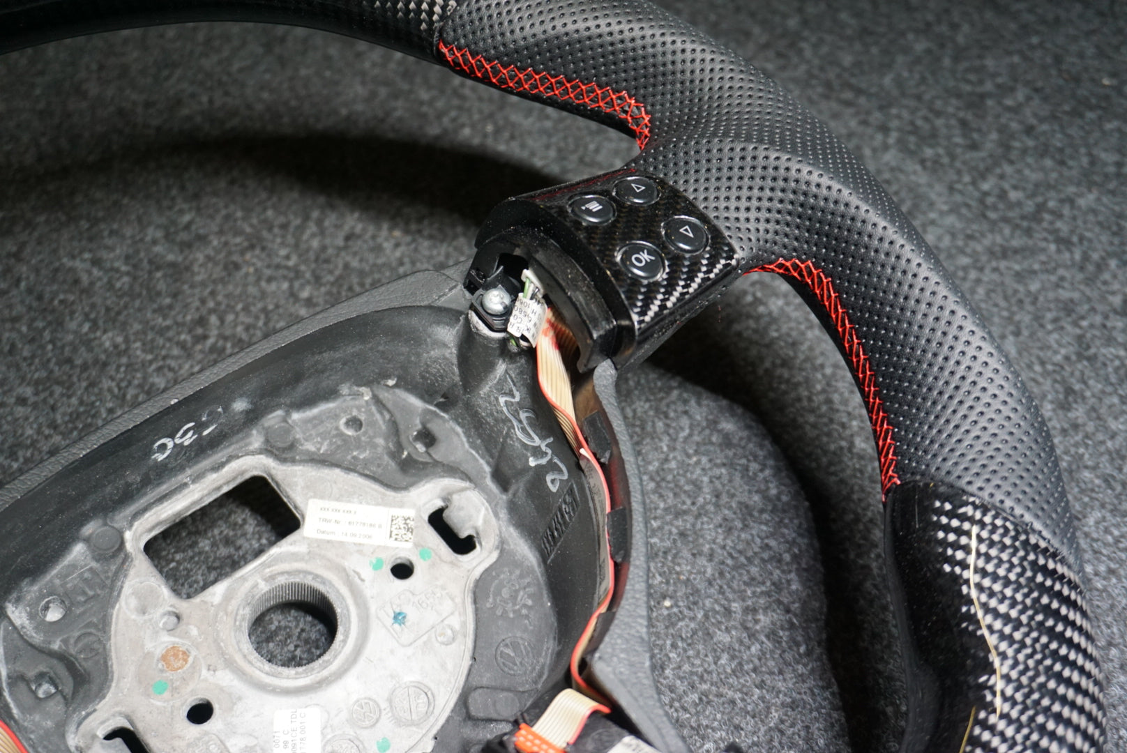 Volkswagen Golf MK5 Base / GTI Custom Carbon Fibre Steering Wheel (2003 - 2008)