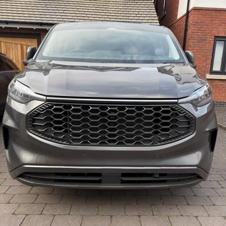For Ford Transit Custom 2024+ Front Grille – Gloss Black | Stylish & Durable Upgrade