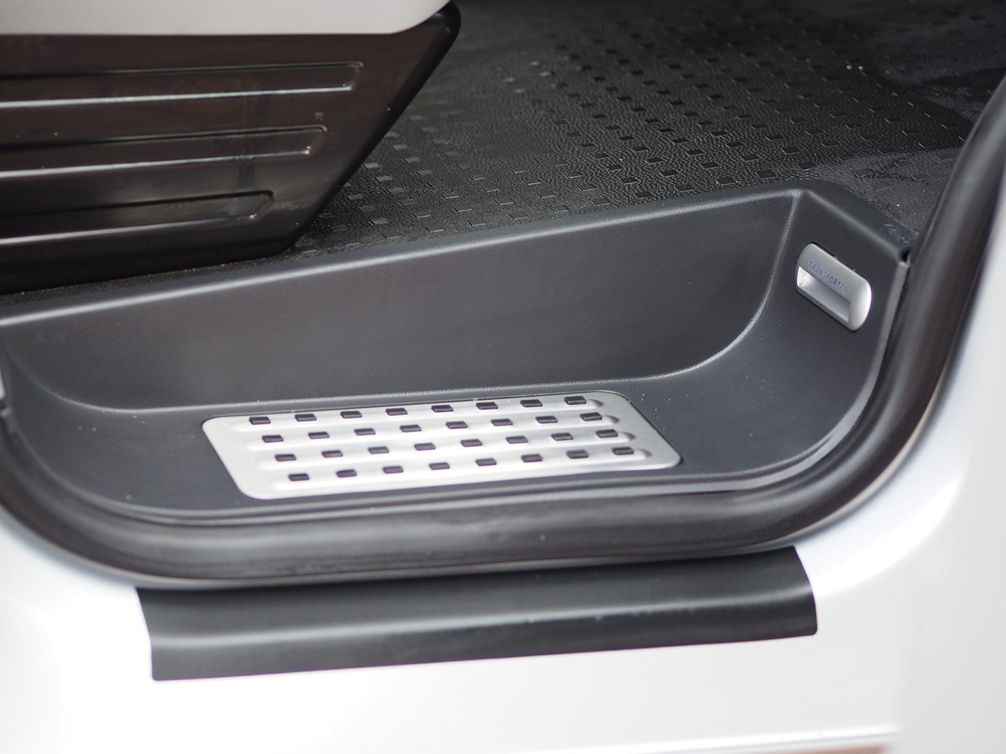 For VW T6 Caravelle Style Full Step Set – 3-Piece for Driver, Passenger & Sliding Door | Campervan Conversion, Transporter Logo, LED