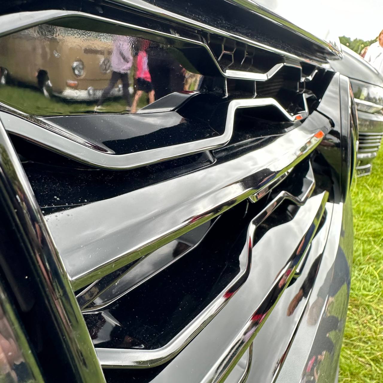 For VW T6 Front Grille R-Line (2 in 1) Badged/Badgeless - Gloss Black