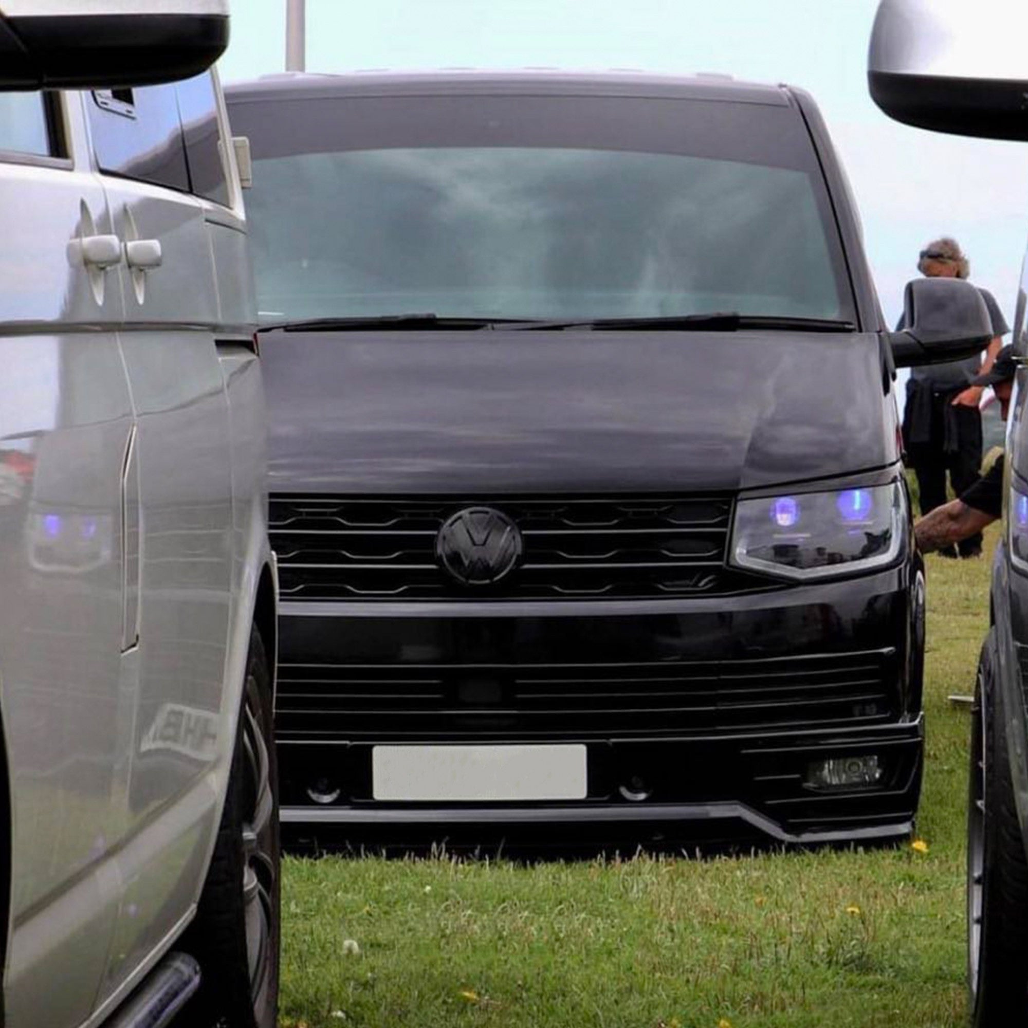 For VW T6 Front Grille R-Line (2 in 1) Badged/Badgeless - Gloss Black