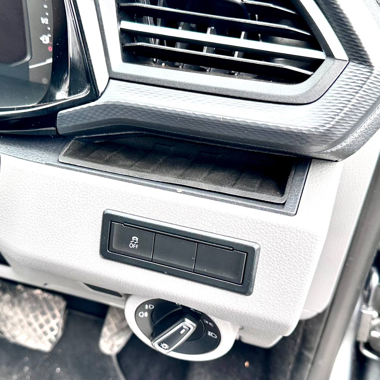 For VW T6.1 Silicone/Rubber Lower Dashboard Insert - Non-Slip