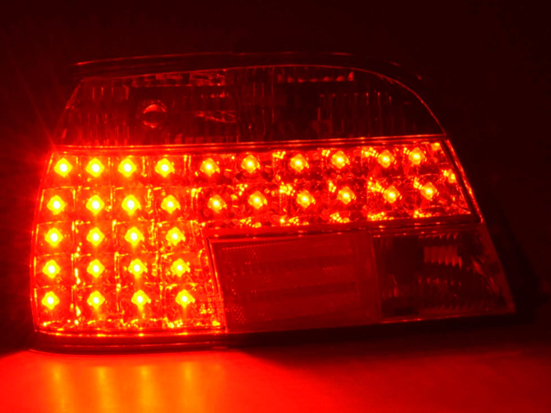 FK Paar LED-Lichtleisten-Rückleuchten, BMW 7er-Serie E38 95–02, rot, klar, inkl. Kabelbäumen