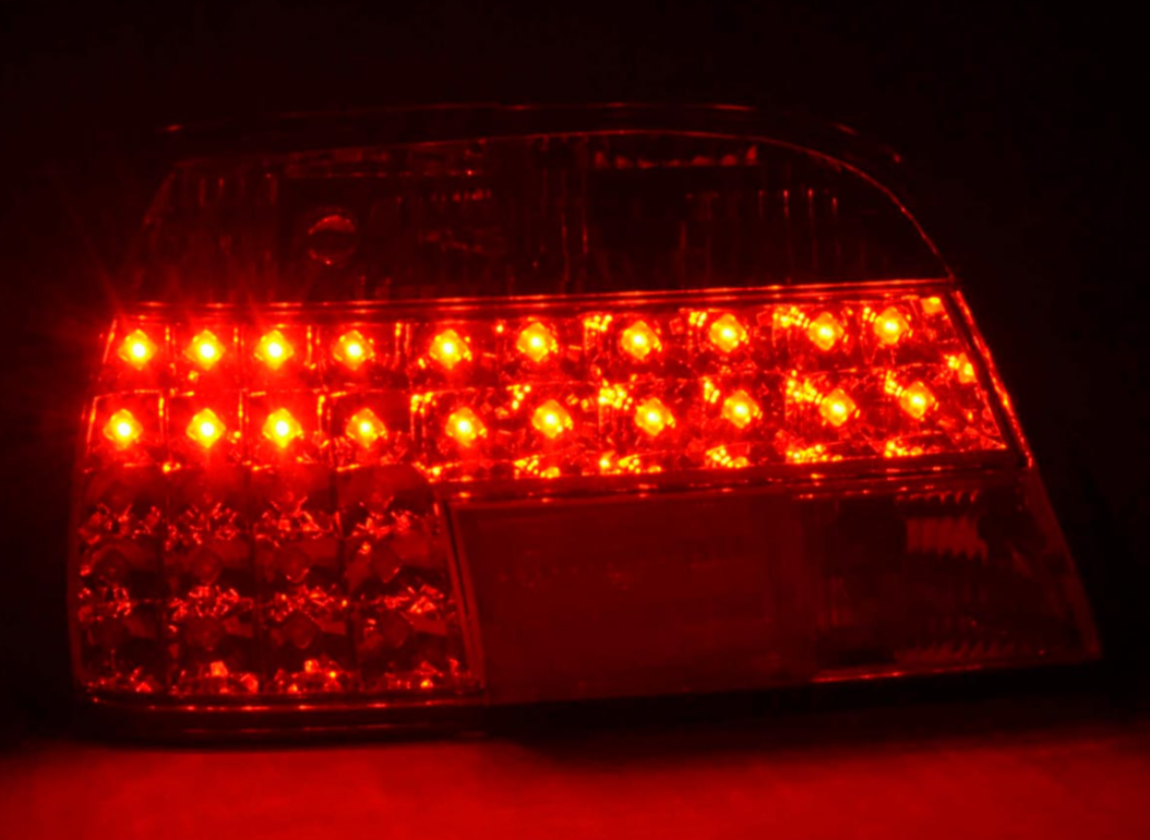 FK Paar LED-Lichtleisten-Rückleuchten, BMW 7er-Serie E38 95–02, rot, klar, inkl. Kabelbäumen