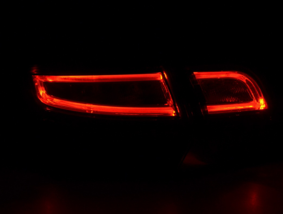 FK Paar hintere LED-Lichtleiste DRL-Leuchten Audi A3 Sportback 8PA 04–08 rot schwarz S3