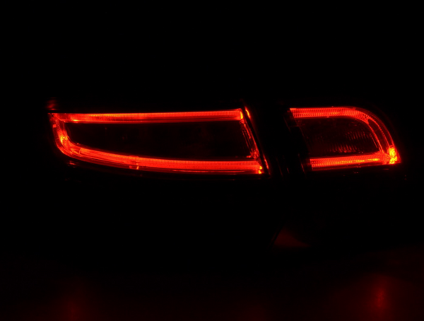 FK Paar hintere LED-Lichtleiste DRL-Leuchten Audi A3 Sportback 8PA 04–08 rot schwarz S3