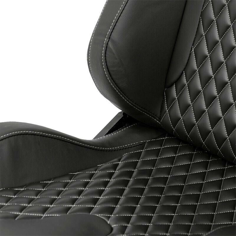 AUTOSTYLE AK x1 Universal Sports Bucket Seat Black Silver Stitch runners