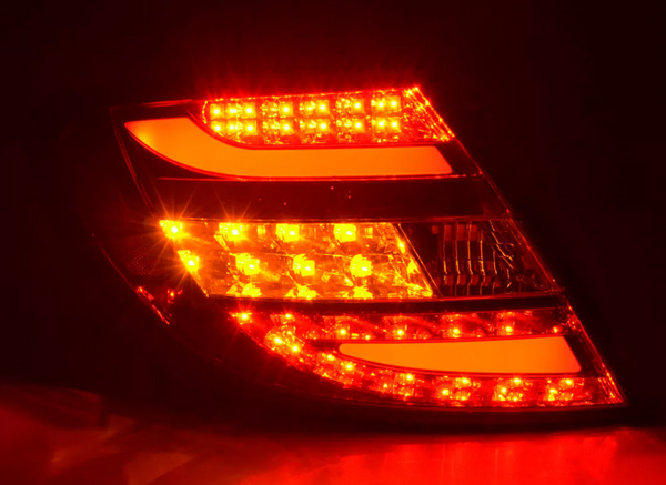 FK Paar LED-RÜCKLEUCHTEN Lightbar DRL Mercedes C-Klasse W204 2011+ rot klar LHD