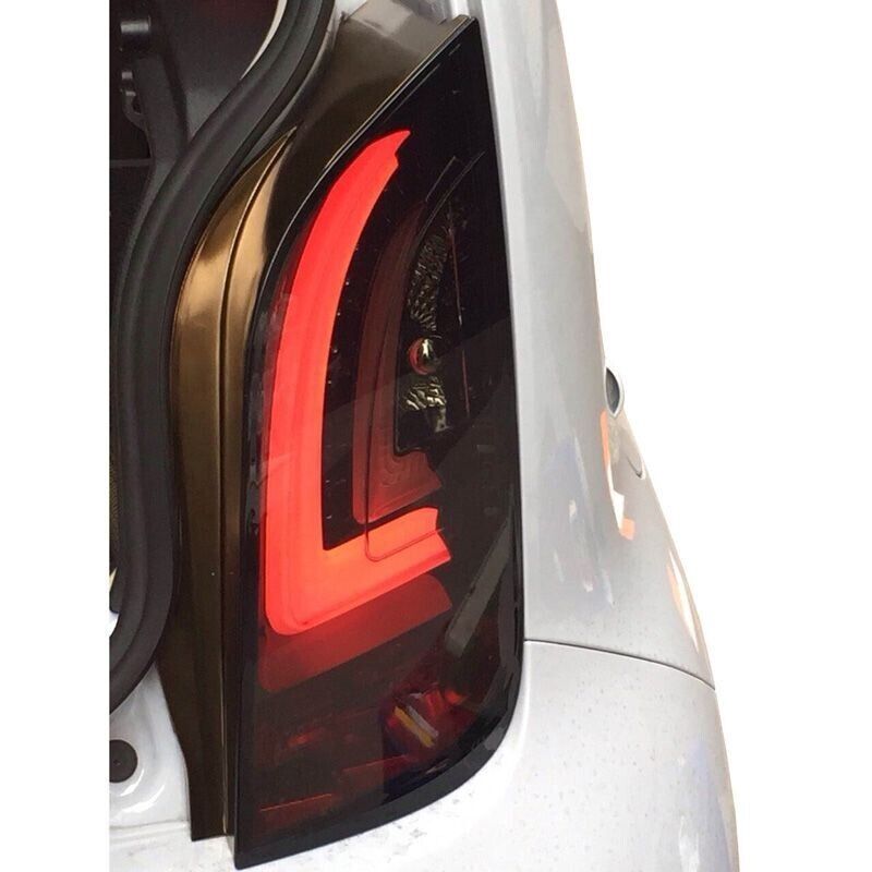 ALS Paar DYNAMISCHE LED-Tagfahrlicht-Lichtleisten-Rückleuchten für VW UP / Skoda Citigo 2011+, Schwarz